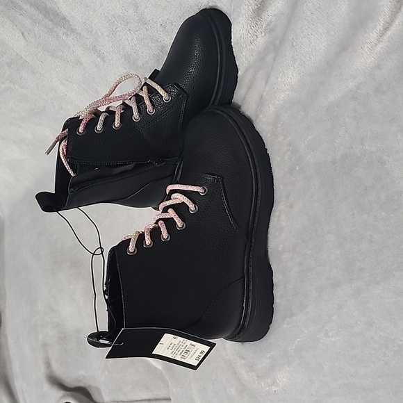 Boots - Picture 1 of 6